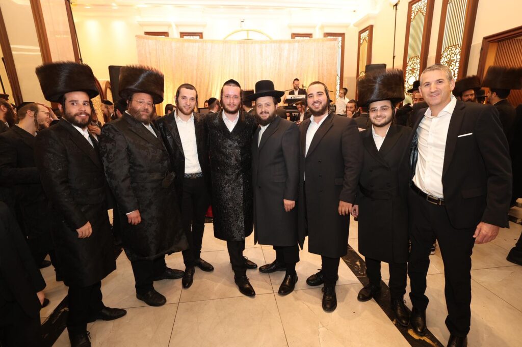 גלריה: שמחת הנישואין לאיש היח"צ ונאמן ביתו של אדמו"ר מביאלא גלריה: שמחת הנישואין לאיש היח"צ ונאמן ביתו של אדמו"ר מביאלא
