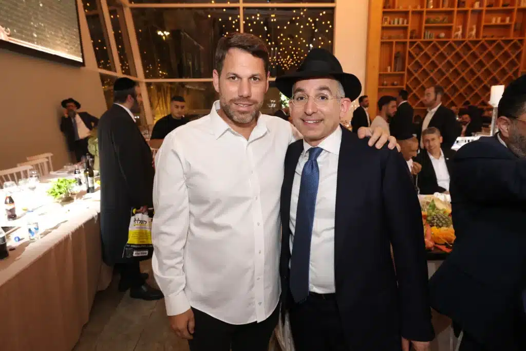 גלריה: מנכ"ל משרד הפנים חגג בר מצווה לבנו - כולם התייצבו גלריה: מנכ"ל משרד הפנים חגג בר מצווה לבנו - כולם התייצבו