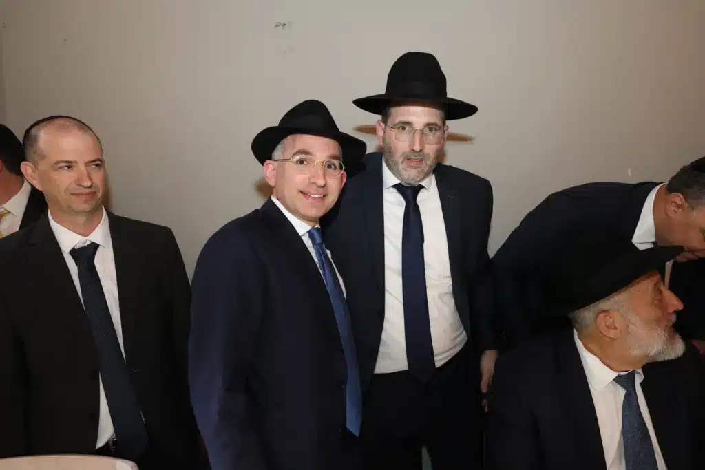 גלריה: מנכ"ל משרד הפנים חגג בר מצווה לבנו - כולם התייצבו גלריה: מנכ"ל משרד הפנים חגג בר מצווה לבנו - כולם התייצבו