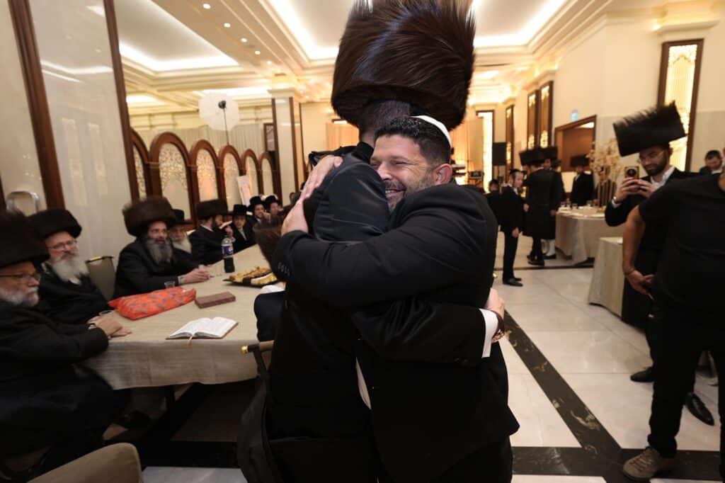 גלריה: שמחת הנישואין לאיש היח"צ ונאמן ביתו של אדמו"ר מביאלא גלריה: שמחת הנישואין לאיש היח"צ ונאמן ביתו של אדמו"ר מביאלא
