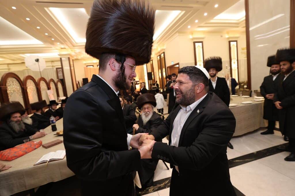 גלריה: שמחת הנישואין לאיש היח"צ ונאמן ביתו של אדמו"ר מביאלא גלריה: שמחת הנישואין לאיש היח"צ ונאמן ביתו של אדמו"ר מביאלא