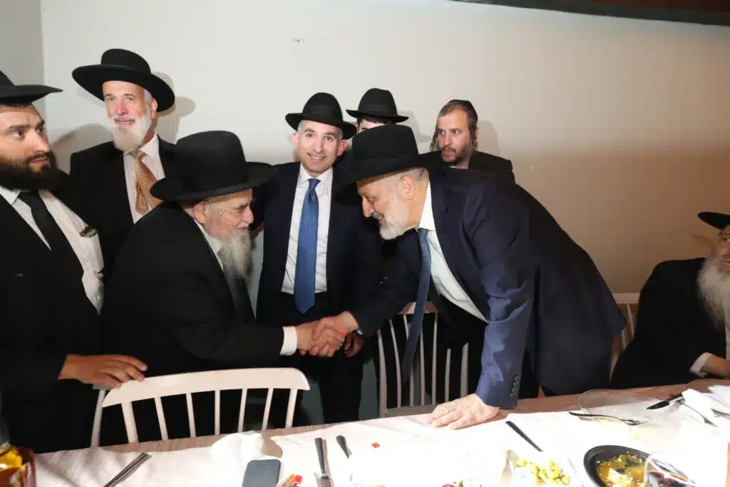 גלריה: מנכ"ל משרד הפנים חגג בר מצווה לבנו - כולם התייצבו גלריה: מנכ"ל משרד הפנים חגג בר מצווה לבנו - כולם התייצבו