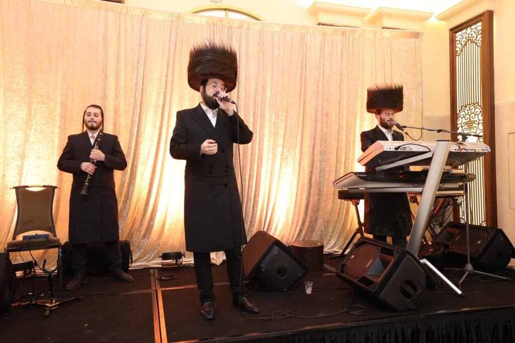 גלריה: שמחת הנישואין לאיש היח"צ ונאמן ביתו של אדמו"ר מביאלא גלריה: שמחת הנישואין לאיש היח"צ ונאמן ביתו של אדמו"ר מביאלא