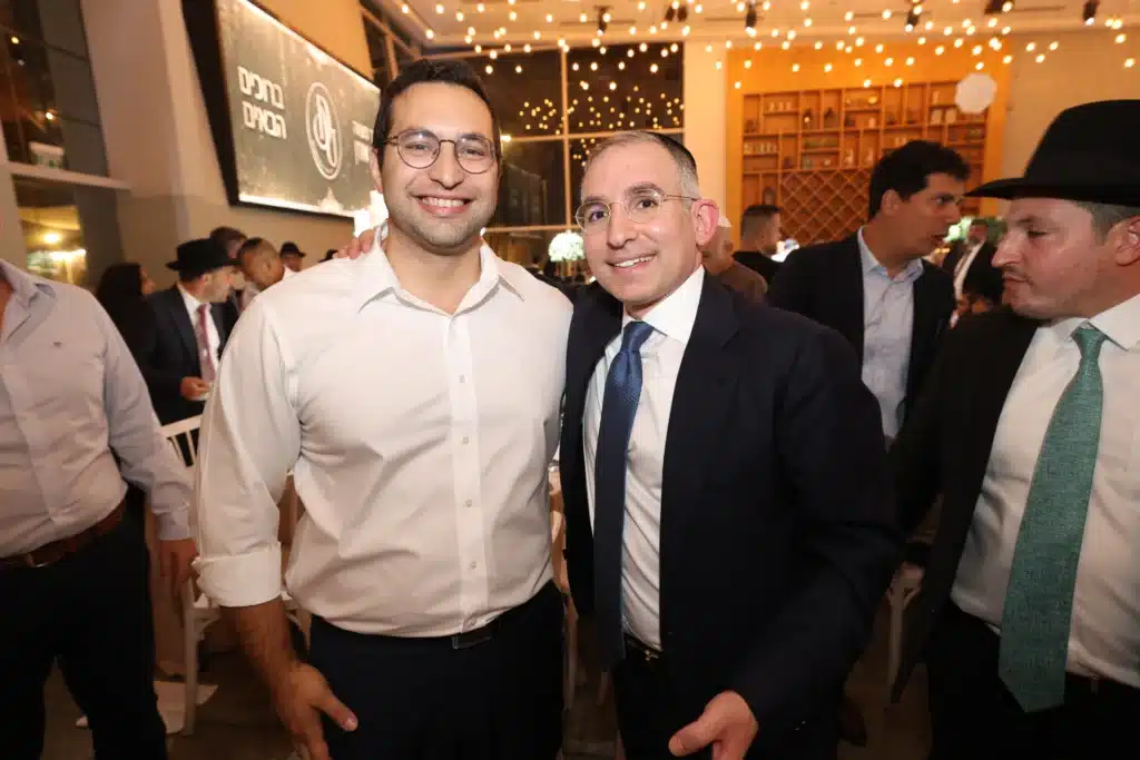 גלריה: מנכ"ל משרד הפנים חגג בר מצווה לבנו - כולם התייצבו גלריה: מנכ"ל משרד הפנים חגג בר מצווה לבנו - כולם התייצבו