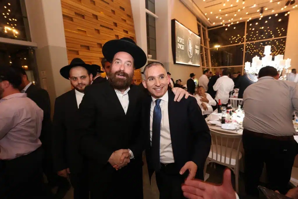 גלריה: מנכ"ל משרד הפנים חגג בר מצווה לבנו - כולם התייצבו גלריה: מנכ"ל משרד הפנים חגג בר מצווה לבנו - כולם התייצבו