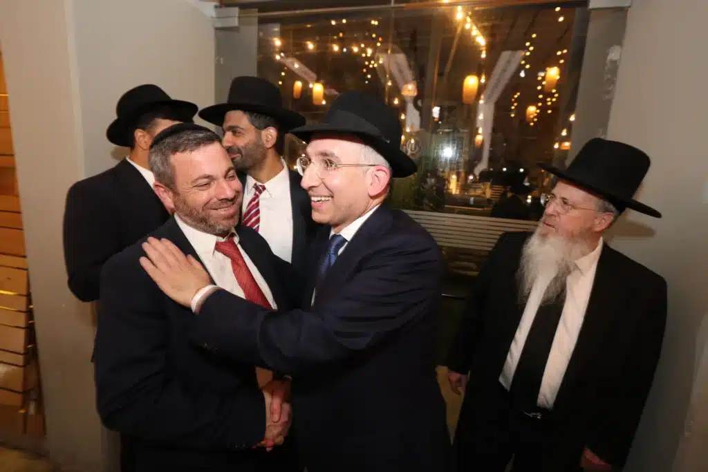 גלריה: מנכ"ל משרד הפנים חגג בר מצווה לבנו - כולם התייצבו גלריה: מנכ"ל משרד הפנים חגג בר מצווה לבנו - כולם התייצבו