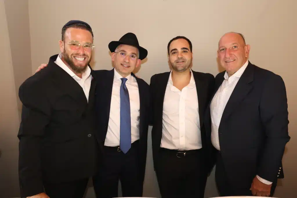 גלריה: מנכ"ל משרד הפנים חגג בר מצווה לבנו - כולם התייצבו גלריה: מנכ"ל משרד הפנים חגג בר מצווה לבנו - כולם התייצבו