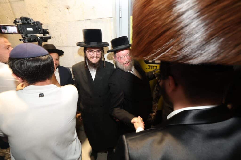 גלריה: שמחת הנישואין לאיש היח"צ ונאמן ביתו של אדמו"ר מביאלא גלריה: שמחת הנישואין לאיש היח"צ ונאמן ביתו של אדמו"ר מביאלא