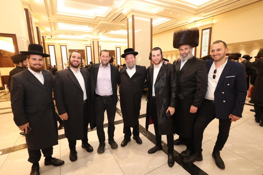 גלריה: שמחת הנישואין לאיש היח"צ ונאמן ביתו של אדמו"ר מביאלא גלריה: שמחת הנישואין לאיש היח"צ ונאמן ביתו של אדמו"ר מביאלא