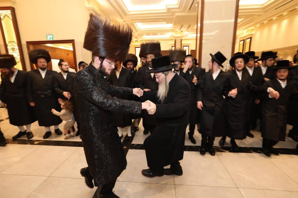 גלריה: שמחת הנישואין לאיש היח"צ ונאמן ביתו של אדמו"ר מביאלא גלריה: שמחת הנישואין לאיש היח"צ ונאמן ביתו של אדמו"ר מביאלא