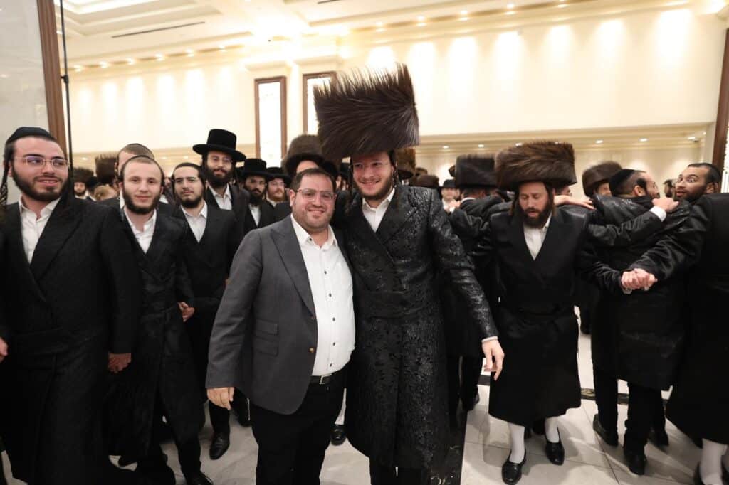גלריה: שמחת הנישואין לאיש היח"צ ונאמן ביתו של אדמו"ר מביאלא גלריה: שמחת הנישואין לאיש היח"צ ונאמן ביתו של אדמו"ר מביאלא