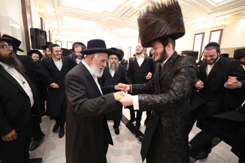 גלריה: שמחת הנישואין לאיש היח"צ ונאמן ביתו של אדמו"ר מביאלא גלריה: שמחת הנישואין לאיש היח"צ ונאמן ביתו של אדמו"ר מביאלא