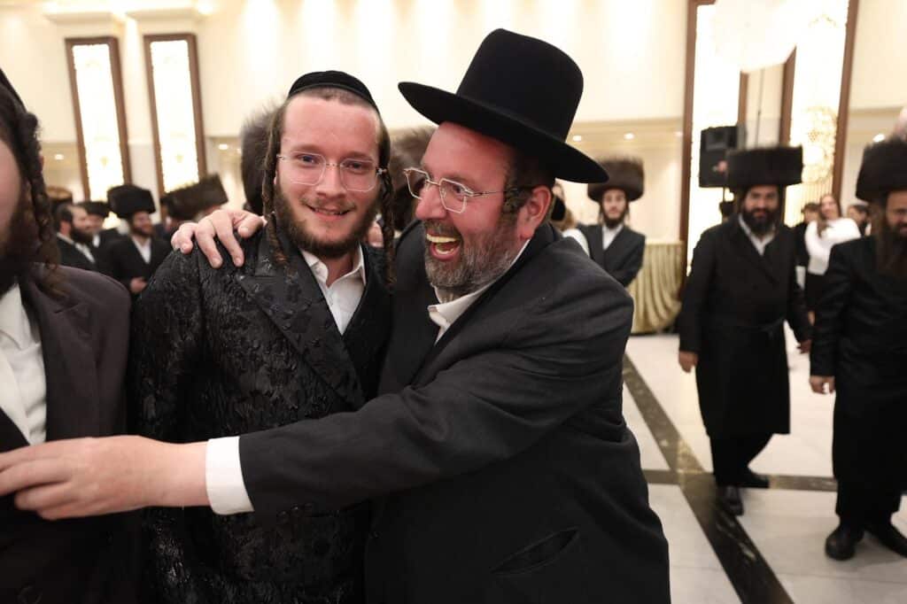 גלריה: שמחת הנישואין לאיש היח"צ ונאמן ביתו של אדמו"ר מביאלא גלריה: שמחת הנישואין לאיש היח"צ ונאמן ביתו של אדמו"ר מביאלא