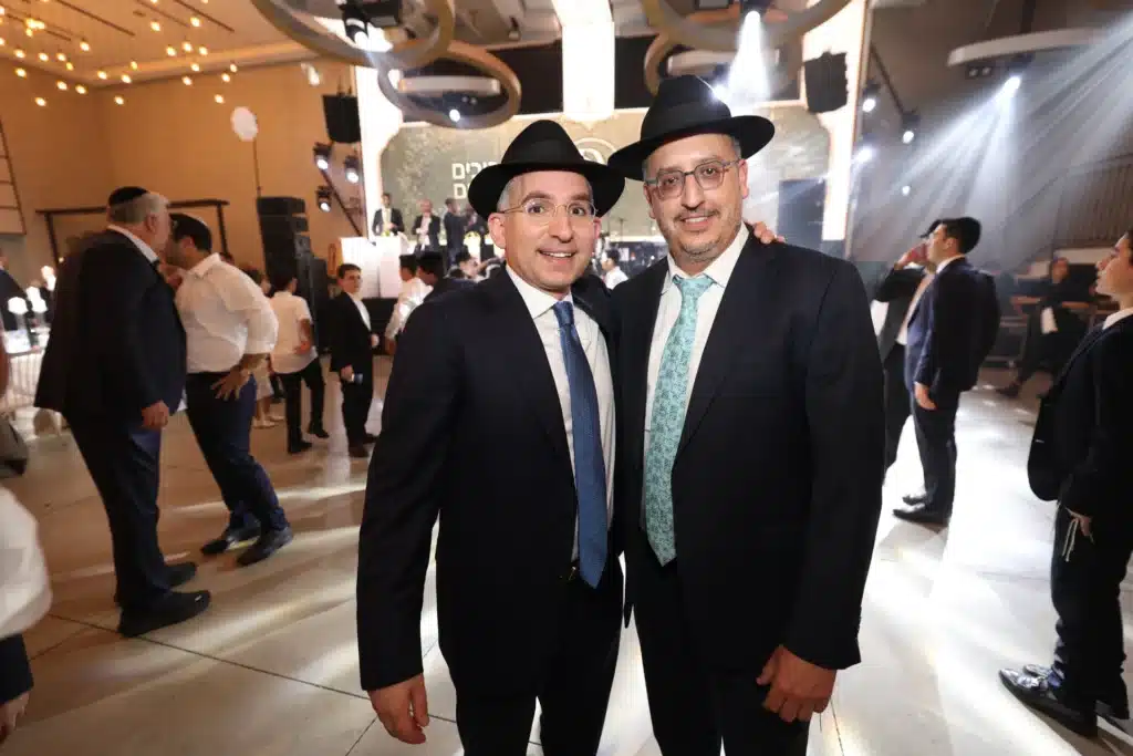גלריה: מנכ"ל משרד הפנים חגג בר מצווה לבנו - כולם התייצבו גלריה: מנכ"ל משרד הפנים חגג בר מצווה לבנו - כולם התייצבו