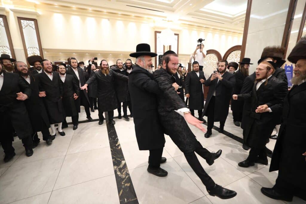 גלריה: שמחת הנישואין לאיש היח"צ ונאמן ביתו של אדמו"ר מביאלא גלריה: שמחת הנישואין לאיש היח"צ ונאמן ביתו של אדמו"ר מביאלא