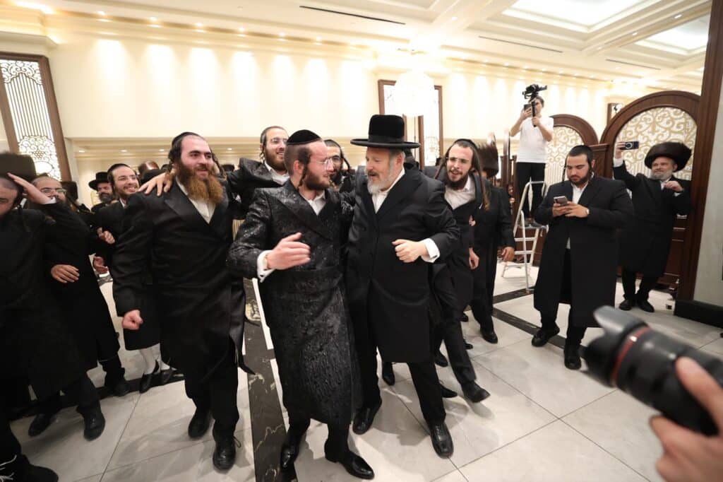 גלריה: שמחת הנישואין לאיש היח"צ ונאמן ביתו של אדמו"ר מביאלא גלריה: שמחת הנישואין לאיש היח"צ ונאמן ביתו של אדמו"ר מביאלא