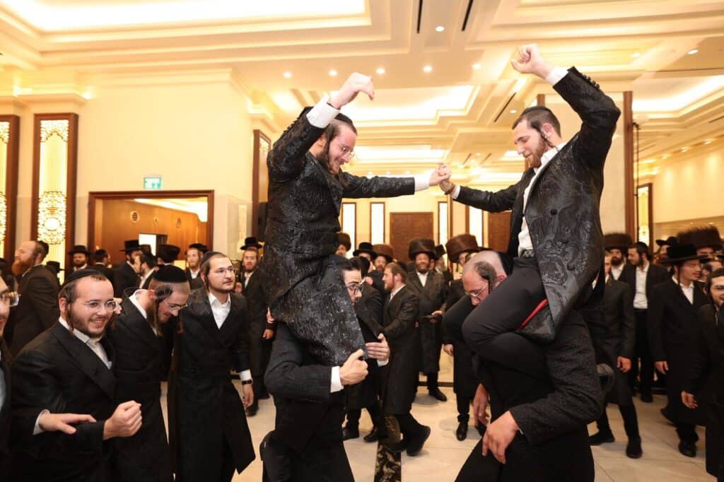 גלריה: שמחת הנישואין לאיש היח"צ ונאמן ביתו של אדמו"ר מביאלא גלריה: שמחת הנישואין לאיש היח"צ ונאמן ביתו של אדמו"ר מביאלא