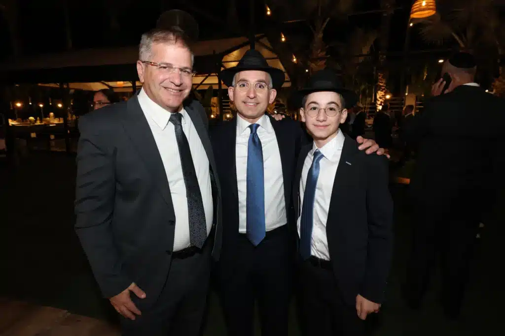גלריה: מנכ"ל משרד הפנים חגג בר מצווה לבנו - כולם התייצבו גלריה: מנכ"ל משרד הפנים חגג בר מצווה לבנו - כולם התייצבו