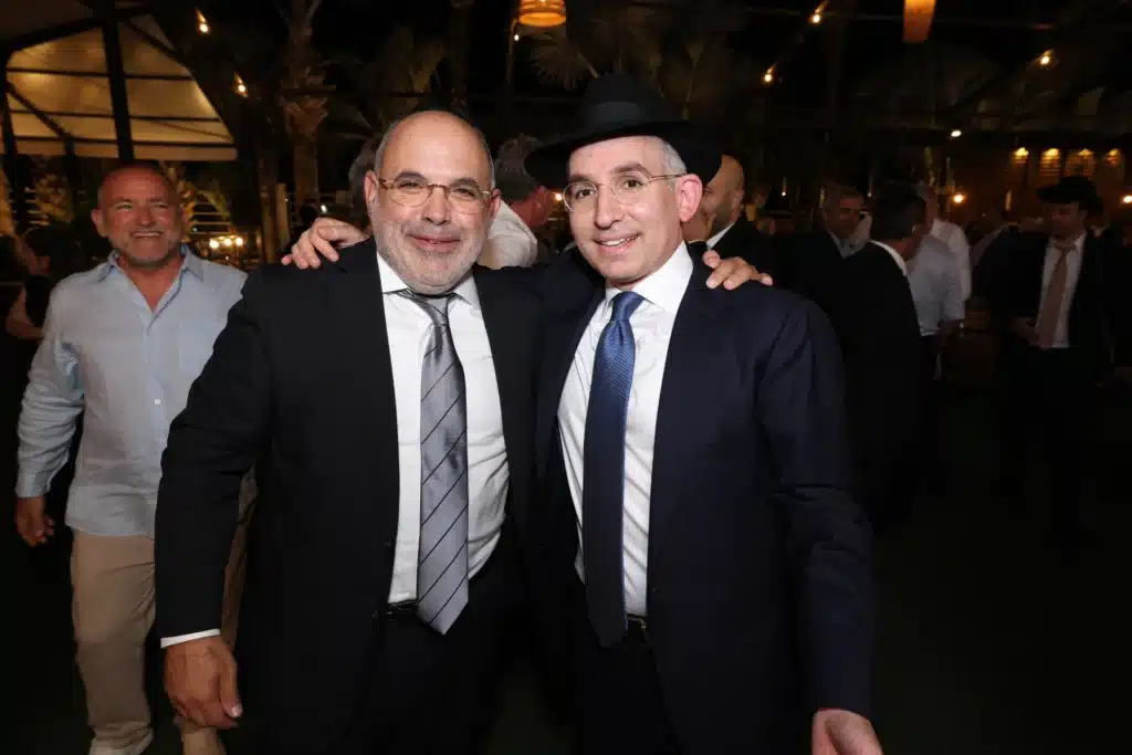 גלריה: מנכ"ל משרד הפנים חגג בר מצווה לבנו - כולם התייצבו גלריה: מנכ"ל משרד הפנים חגג בר מצווה לבנו - כולם התייצבו