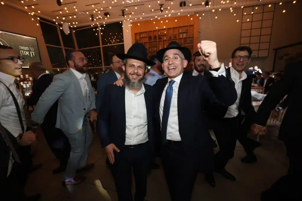 גלריה: מנכ"ל משרד הפנים חגג בר מצווה לבנו - כולם התייצבו גלריה: מנכ"ל משרד הפנים חגג בר מצווה לבנו - כולם התייצבו