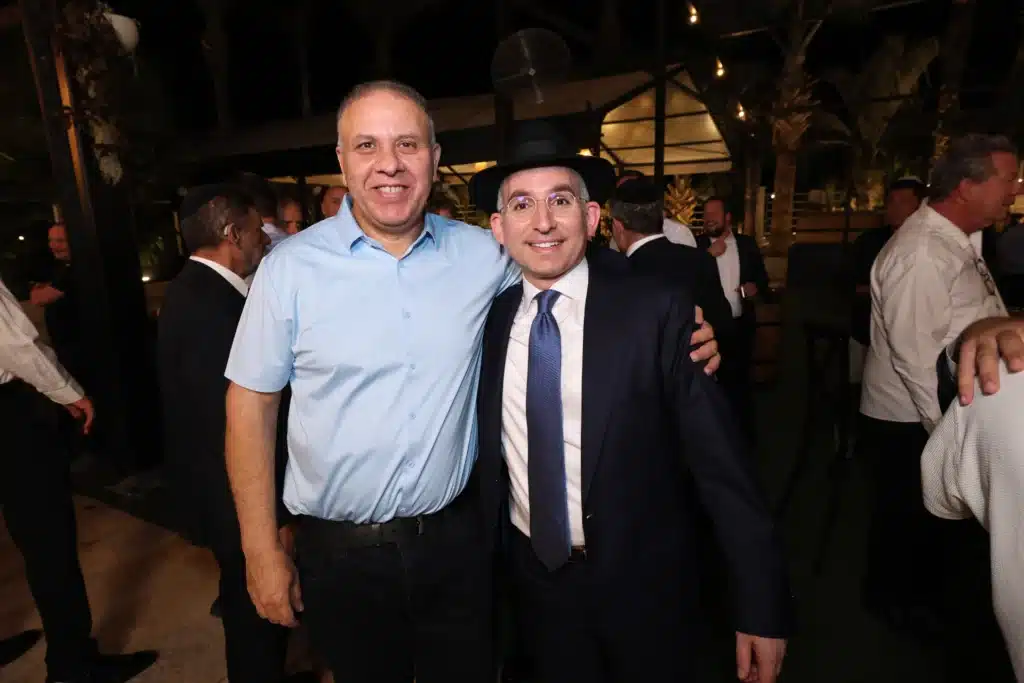 גלריה: מנכ"ל משרד הפנים חגג בר מצווה לבנו - כולם התייצבו גלריה: מנכ"ל משרד הפנים חגג בר מצווה לבנו - כולם התייצבו