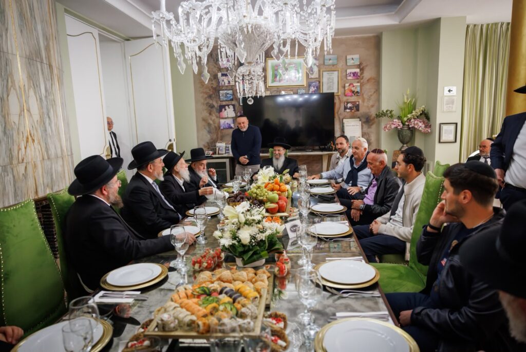 עצרת אלפים במקסיקו במהלך מסע "קרן עולם התורה" עצרת אלפים במקסיקו במהלך מסע "קרן עולם התורה"