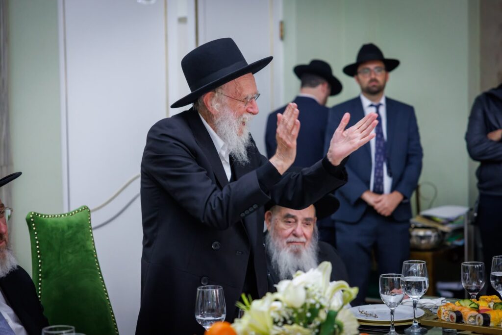 עצרת אלפים במקסיקו במהלך מסע "קרן עולם התורה" עצרת אלפים במקסיקו במהלך מסע "קרן עולם התורה"