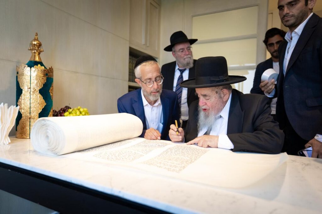 עצרת אלפים במקסיקו במהלך מסע "קרן עולם התורה" עצרת אלפים במקסיקו במהלך מסע "קרן עולם התורה"