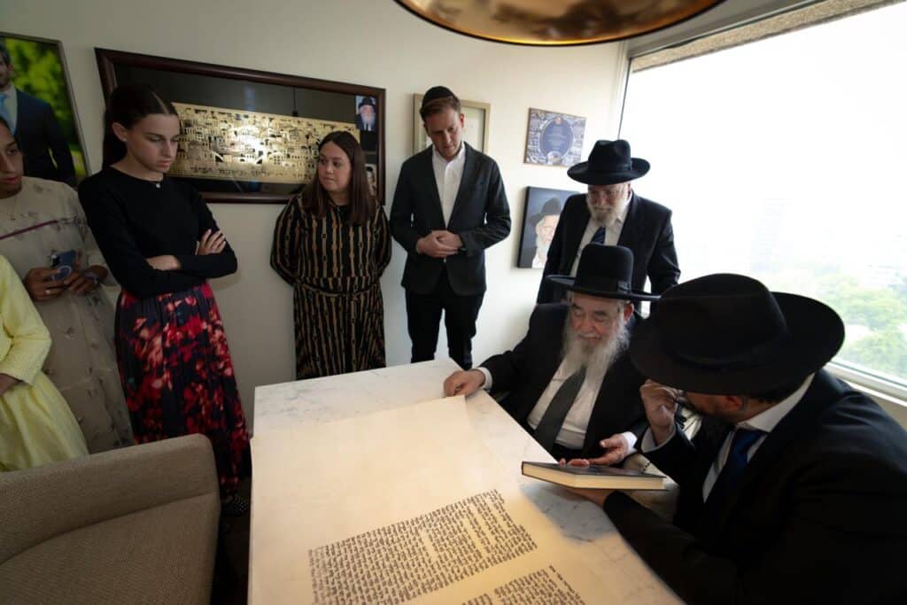 עצרת אלפים במקסיקו במהלך מסע "קרן עולם התורה" עצרת אלפים במקסיקו במהלך מסע "קרן עולם התורה"