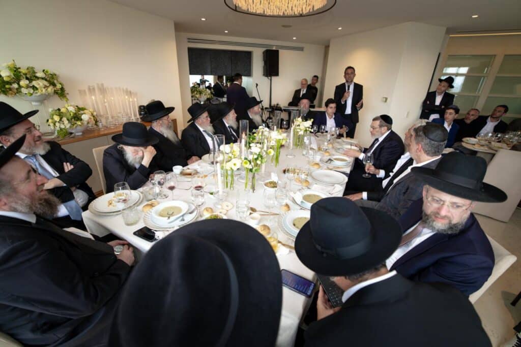 עצרת אלפים במקסיקו במהלך מסע "קרן עולם התורה" עצרת אלפים במקסיקו במהלך מסע "קרן עולם התורה"