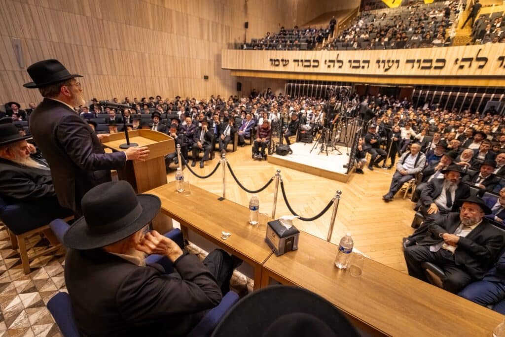 עצרת אלפים במקסיקו במהלך מסע "קרן עולם התורה" עצרת אלפים במקסיקו במהלך מסע "קרן עולם התורה"