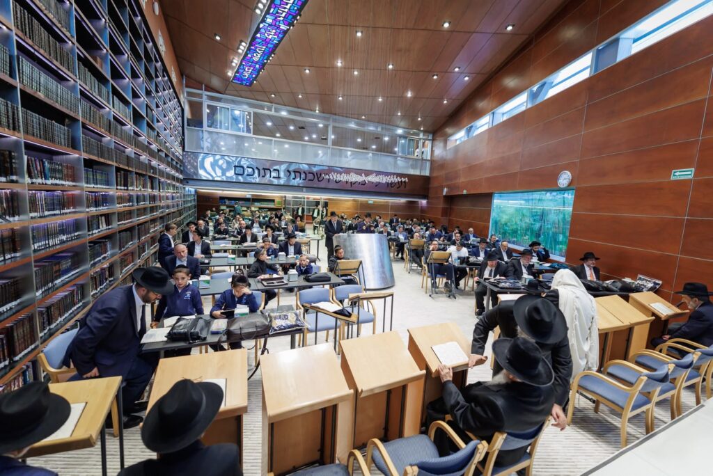 עצרת אלפים במקסיקו במהלך מסע "קרן עולם התורה" עצרת אלפים במקסיקו במהלך מסע "קרן עולם התורה"