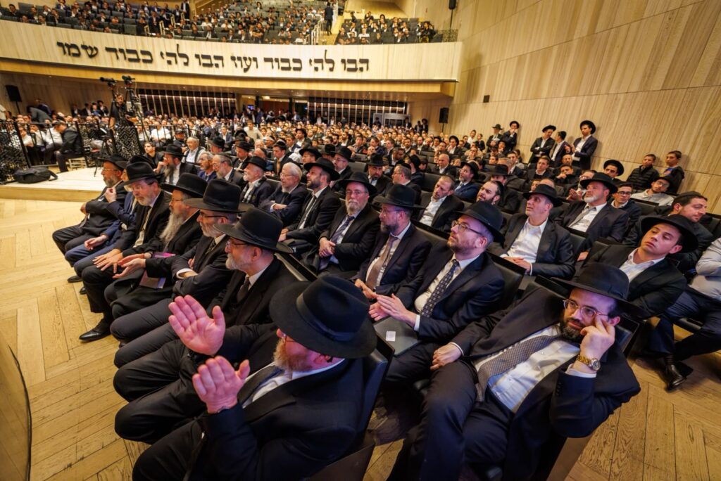 עצרת אלפים במקסיקו במהלך מסע "קרן עולם התורה" עצרת אלפים במקסיקו במהלך מסע "קרן עולם התורה"