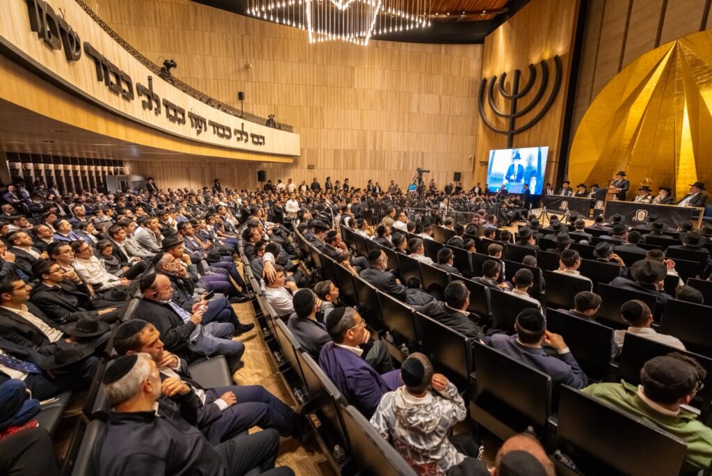 עצרת אלפים במקסיקו במהלך מסע "קרן עולם התורה" עצרת אלפים במקסיקו במהלך מסע "קרן עולם התורה"