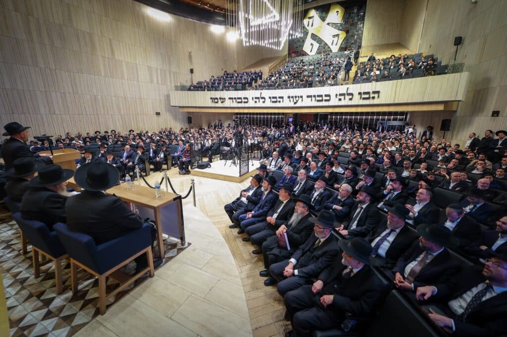 עצרת אלפים במקסיקו במהלך מסע "קרן עולם התורה" עצרת אלפים במקסיקו במהלך מסע "קרן עולם התורה"