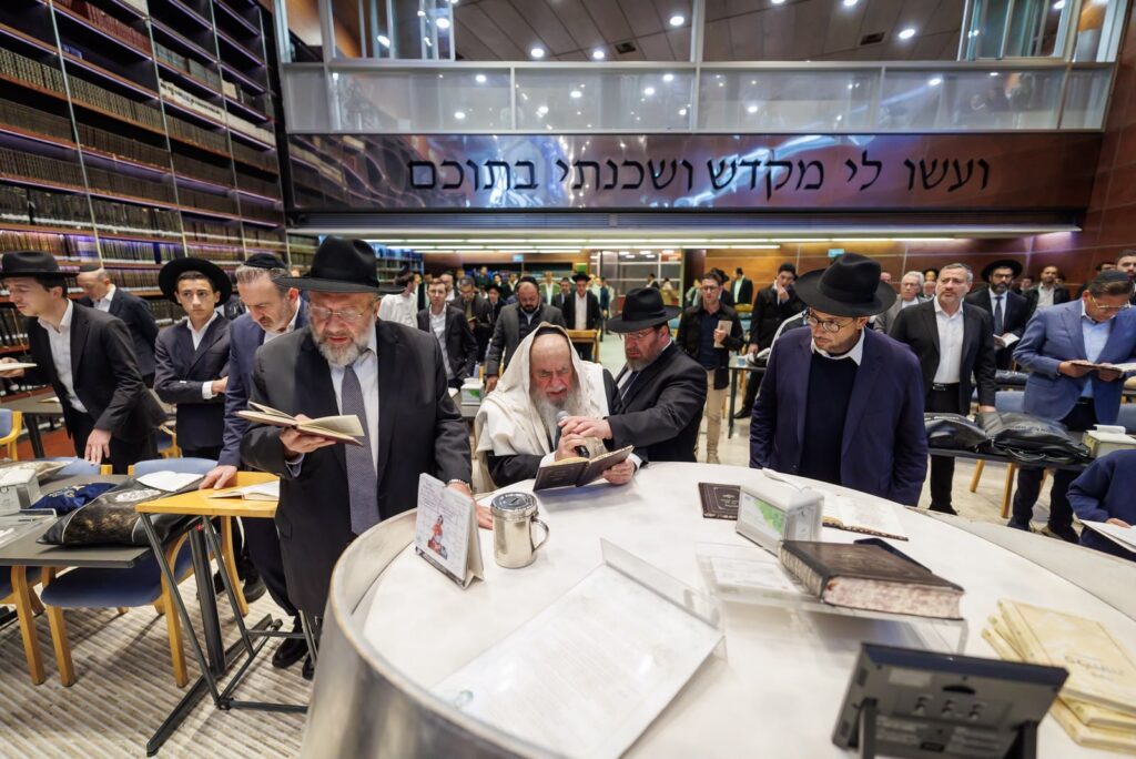 עצרת אלפים במקסיקו במהלך מסע "קרן עולם התורה" עצרת אלפים במקסיקו במהלך מסע "קרן עולם התורה"