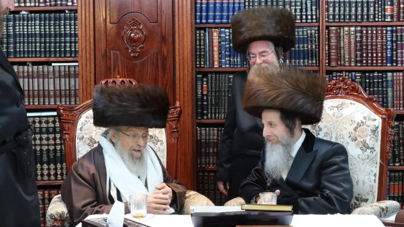 גלריה: האדמו"ר מפינסק קארלין ביקר אצל האדמו"ר מאונגוואר