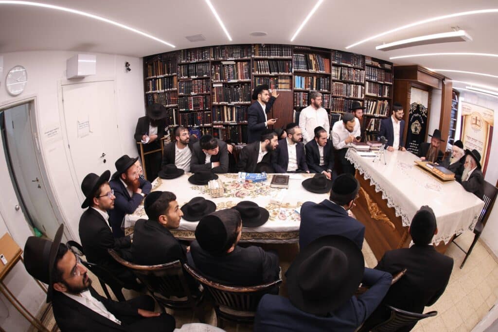 גלריה: האברכים עלו להתברך במעונם של גדולי ישראל גלריה: האברכים עלו להתברך במעונם של גדולי ישראל