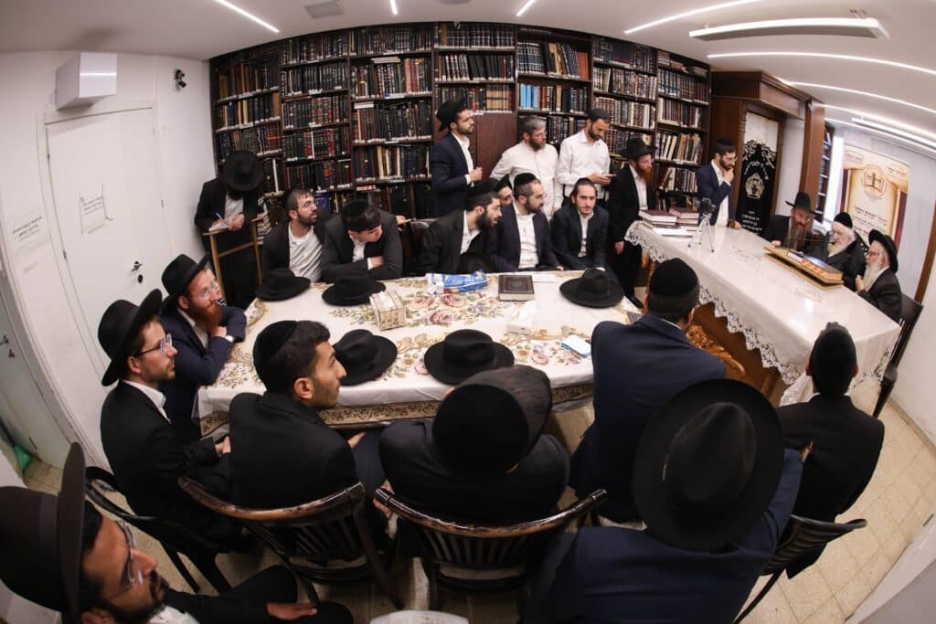 גלריה: האברכים עלו להתברך במעונם של גדולי ישראל גלריה: האברכים עלו להתברך במעונם של גדולי ישראל