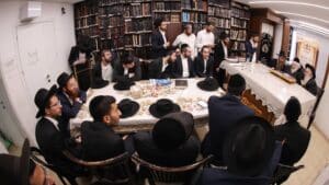 גלריה: האברכים עלו להתברך במעונם של גדולי ישראל