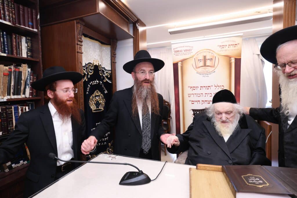גלריה: האברכים עלו להתברך במעונם של גדולי ישראל גלריה: האברכים עלו להתברך במעונם של גדולי ישראל