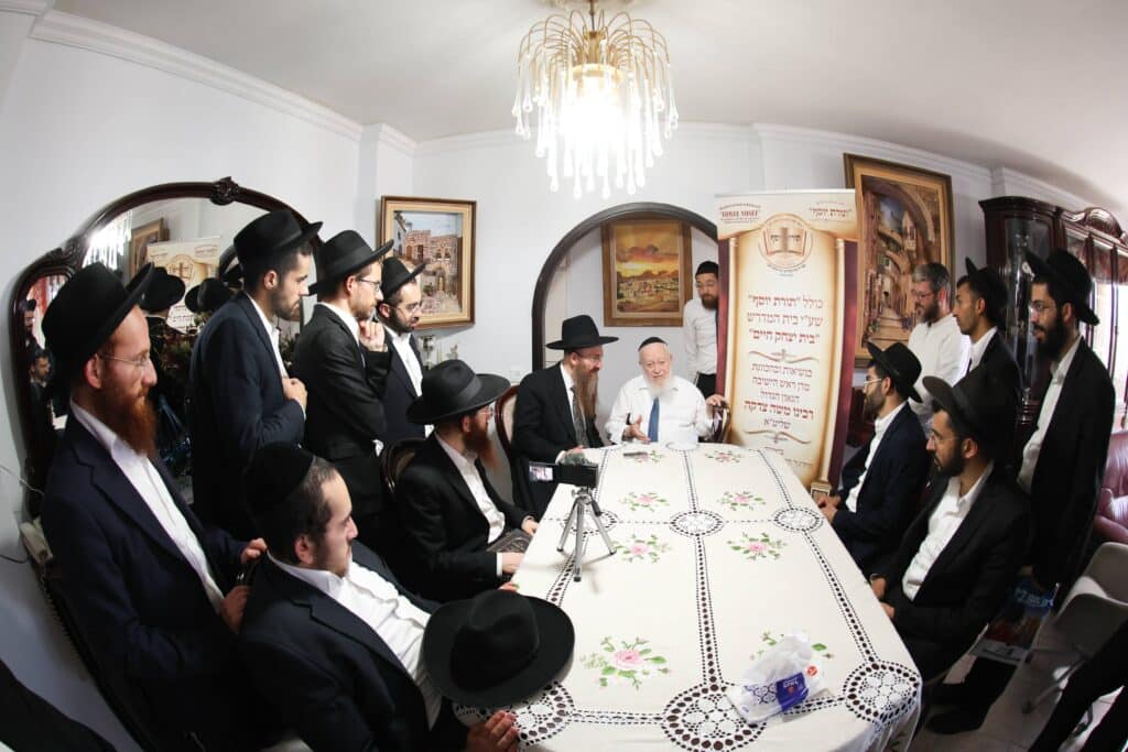 גלריה: האברכים עלו להתברך במעונם של גדולי ישראל גלריה: האברכים עלו להתברך במעונם של גדולי ישראל