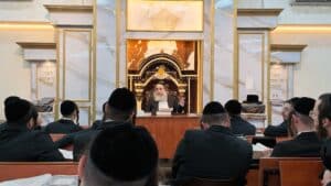 הגר"א גרבוז בשיעור עיון בהיכל ישיבת צאנז בחיפה