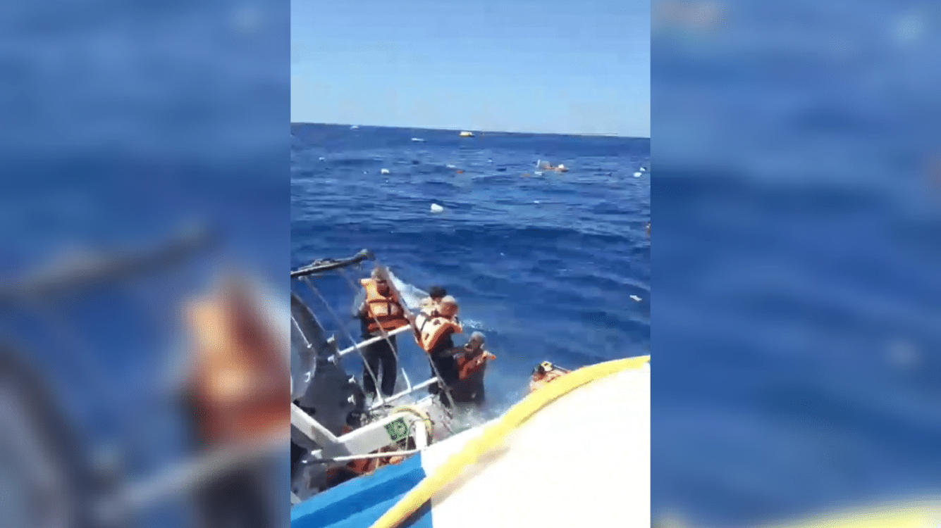 דרמה מול חופי קפריסין: ספינת נוסעים התהפכה - מאות חולצו