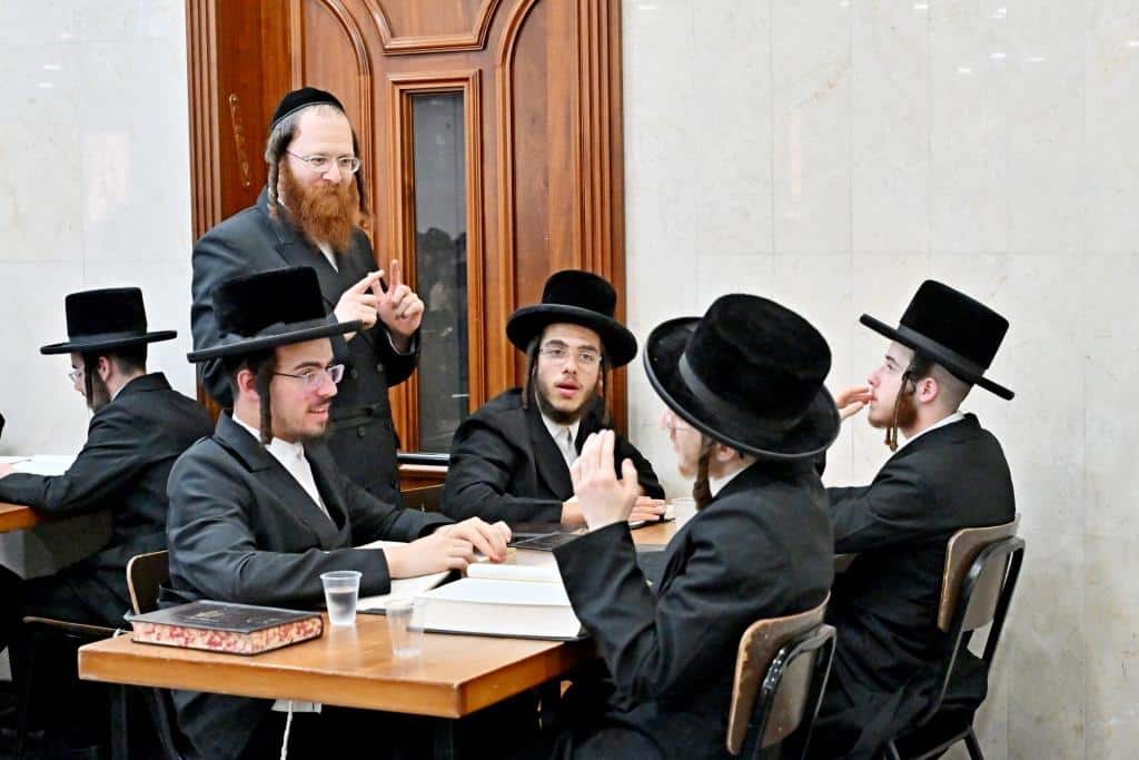 פתיחת זמן אלול בהיכלי ישיבות ויזניץ'