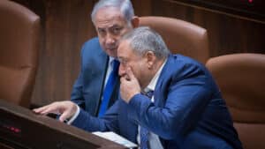 נתניהו מנסה לסדר את הגוש, ליברמן מחכה בפינה ווינטר טורף קלפים