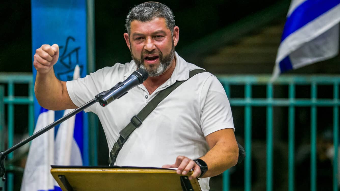 המפלגה של וינטר: המגעים עם יוסף חדאד והאם השכולה