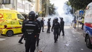המשטרה הצבאית נכנסה לעיר – מפגינים נהרו למקום