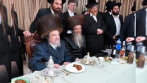 גלריה: המשפיע הגרי"מ שכטר הגיע לבר מצוה של נינו