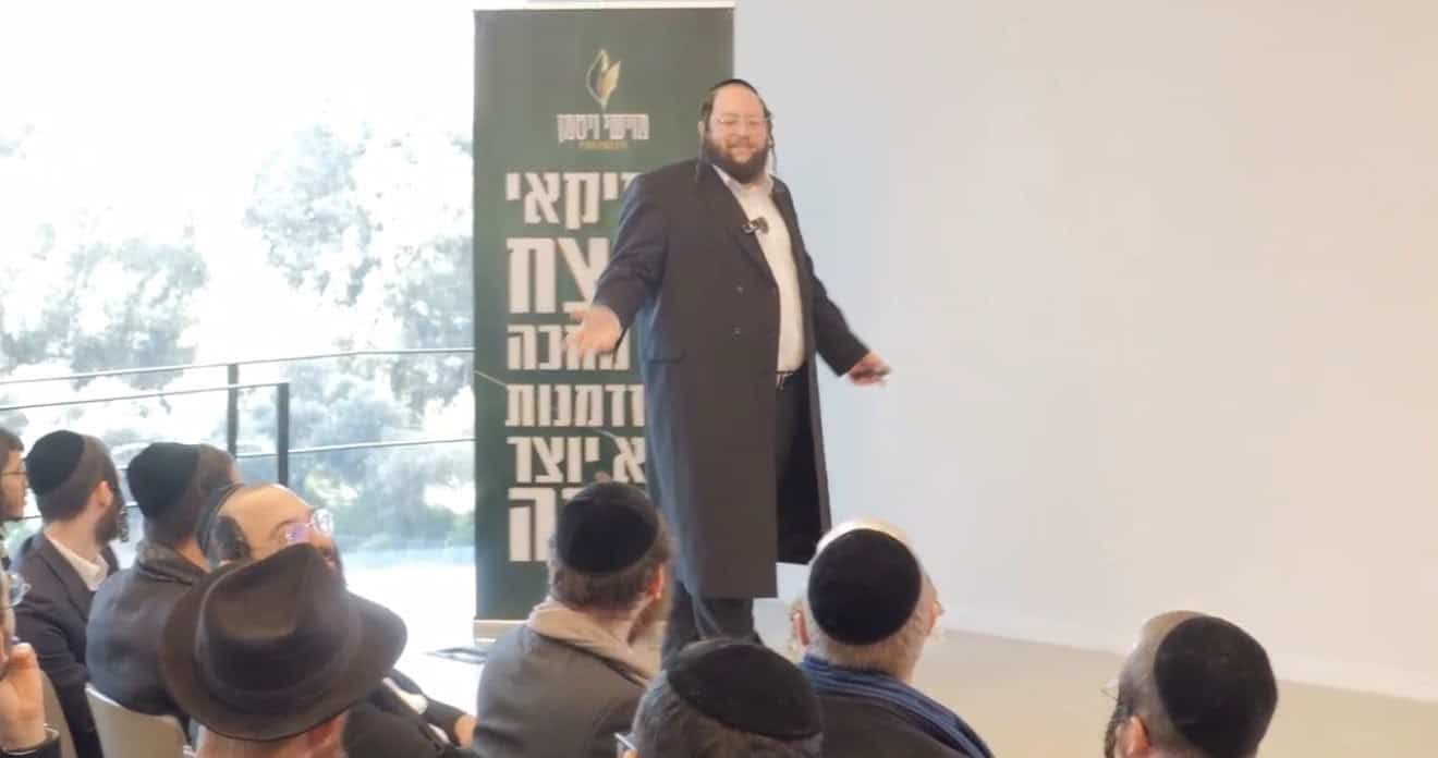 מאחורי הקלעים: הטרנד החדש שכובש את הזמרים